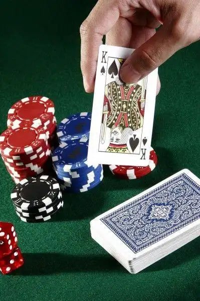 Antarmuka aplikasi mobile pedangtogel menampilkan menu live dealer